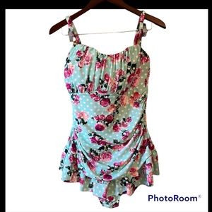 NWT Hot Topic Mint Polka Dot & Floral Ruffle Skirt Swimsuit Plus Size 2